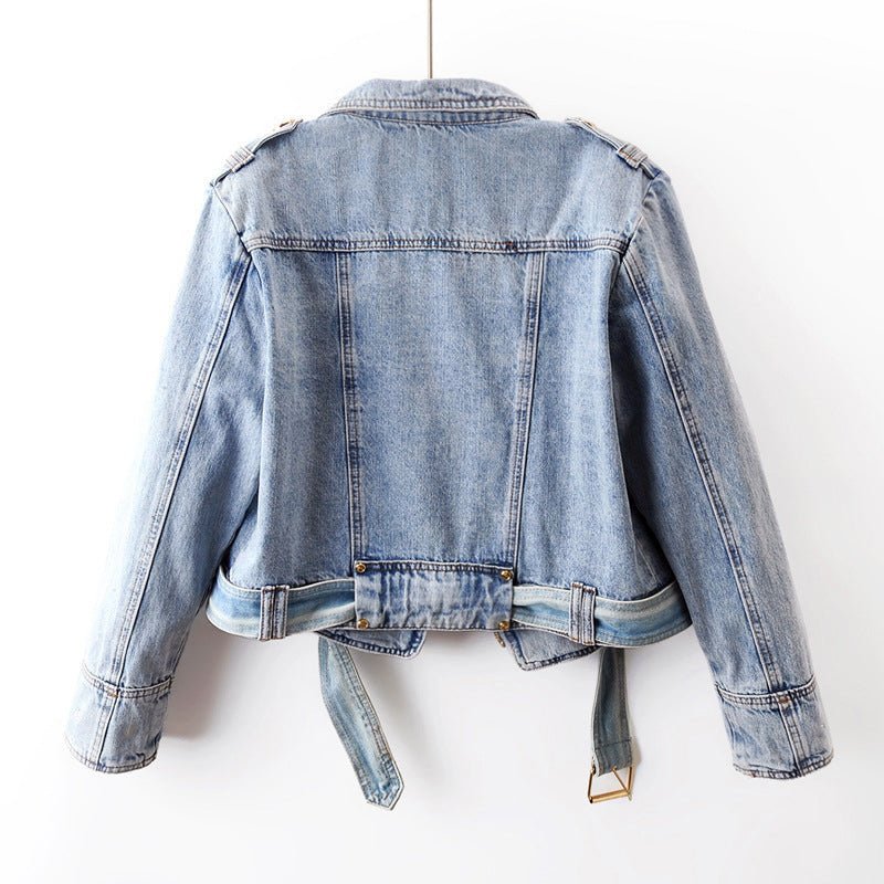 Dames Cropped Denim Jas met Decoratieve Knopen en Riem - Jorisenmerle